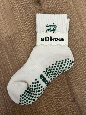 NWT Elliosa ‘Dual-direction Sunday Pilates Club’ Grip Socks, Pilates sock, Barre